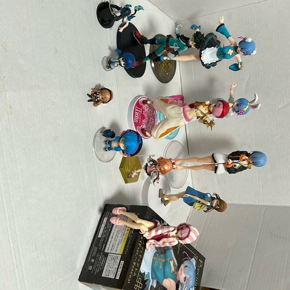 Re:zero Other - Lot of 12 Re:zero figurines